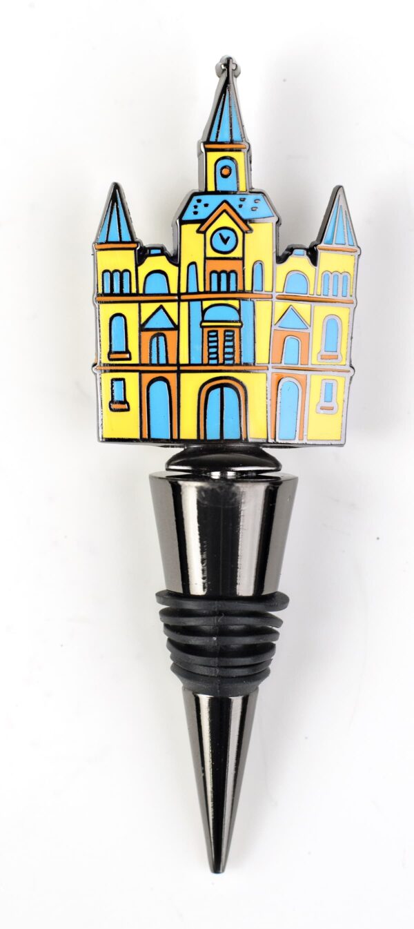Wine stopper with St. Louis Cathedral design on top.