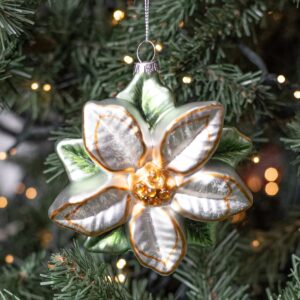 Festive Ornament - Magnolia